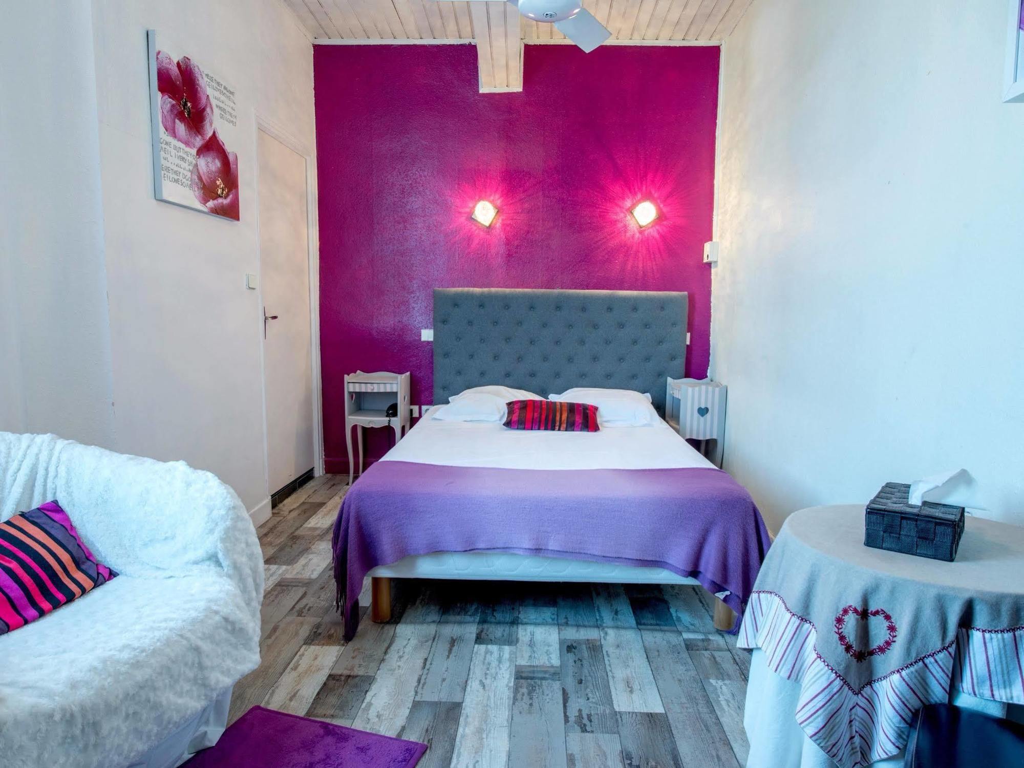 Logis Hotels - Hotel Et Restaurant Les Voyageurs Tournon-dʼAgenais Zewnętrze zdjęcie